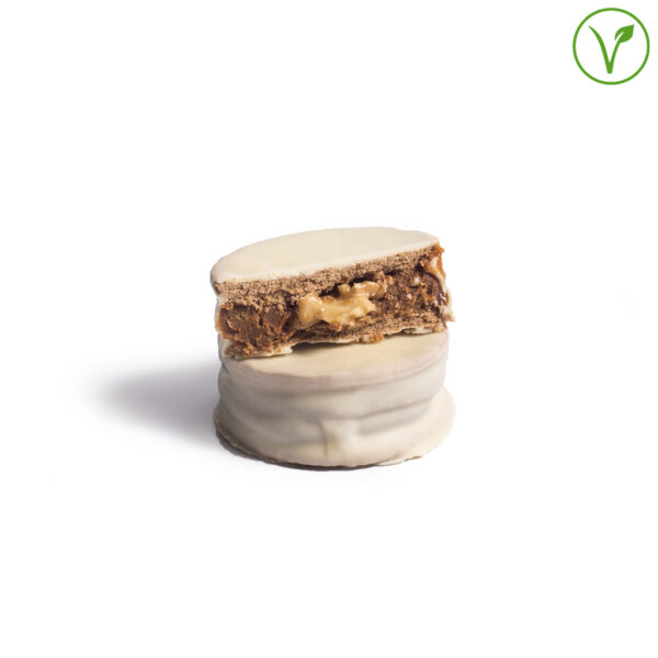 alfajor de chocolate blanco vegano relleno de dulce de leche y nuez